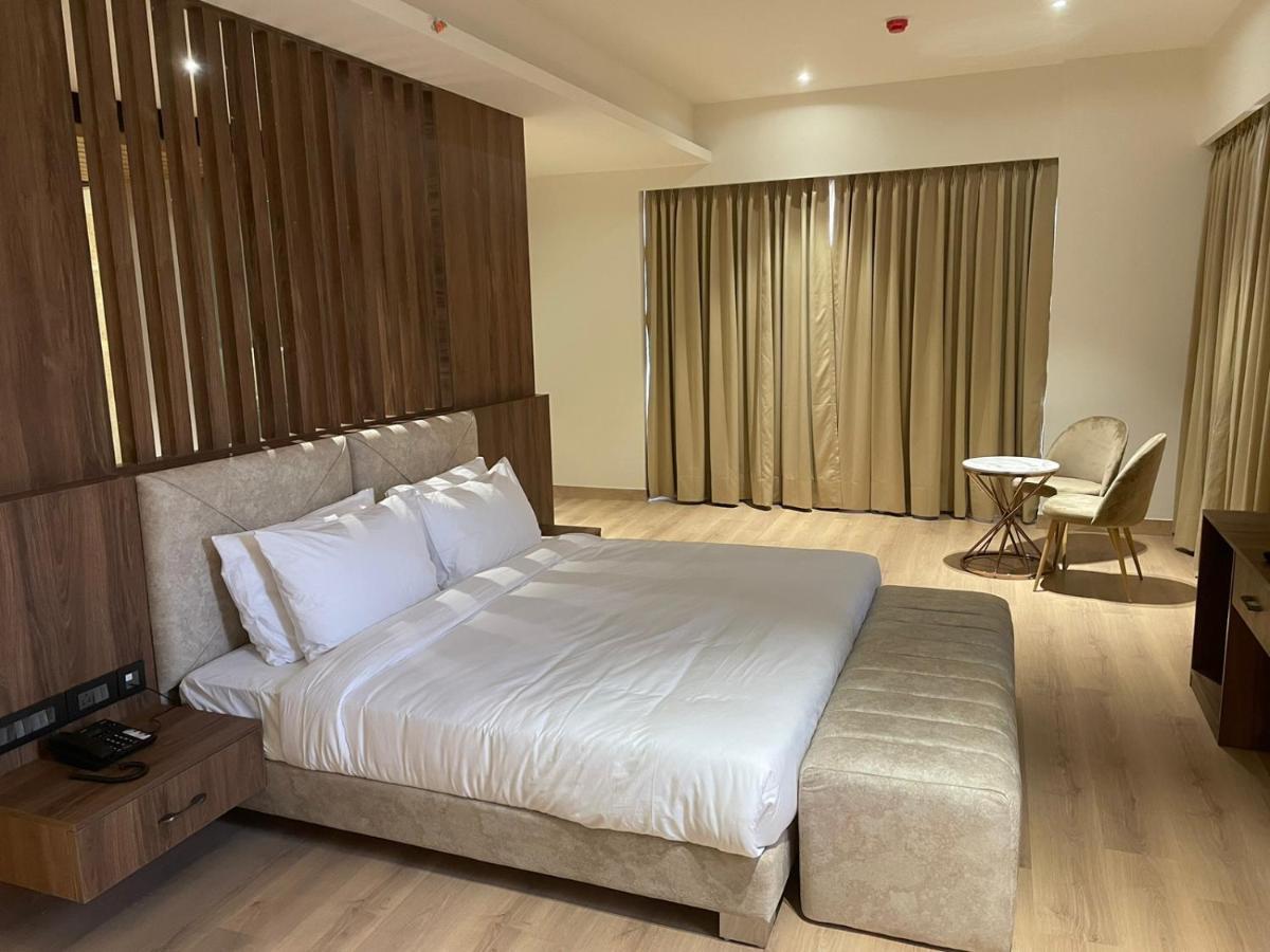 Dayal Gateway Otel Lucknow Dış mekan fotoğraf