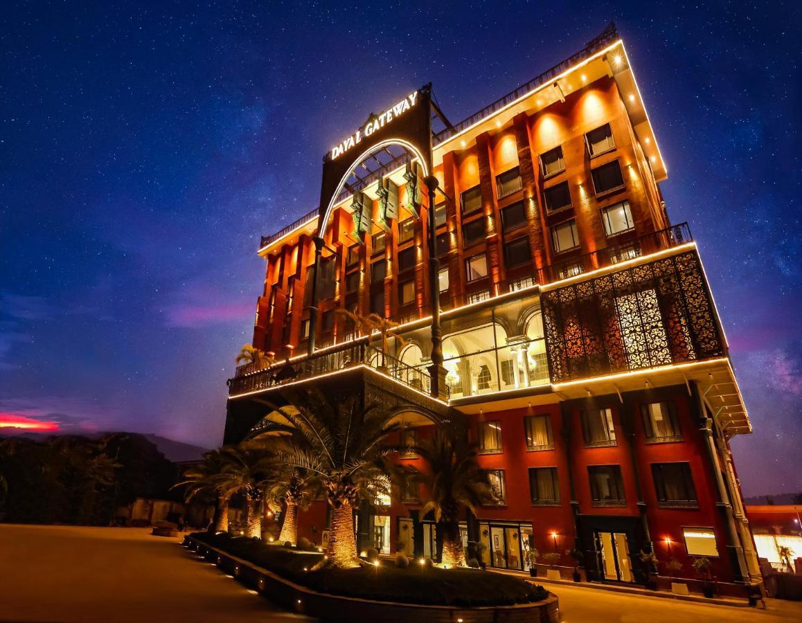 Dayal Gateway Otel Lucknow Dış mekan fotoğraf