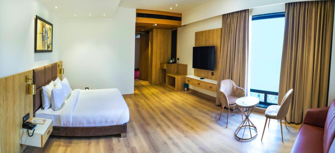Dayal Gateway Otel Lucknow Dış mekan fotoğraf