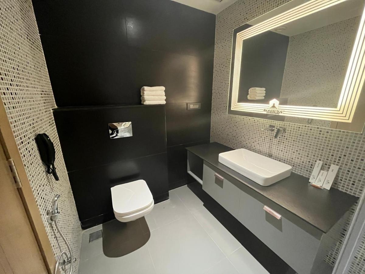 Dayal Gateway Otel Lucknow Dış mekan fotoğraf