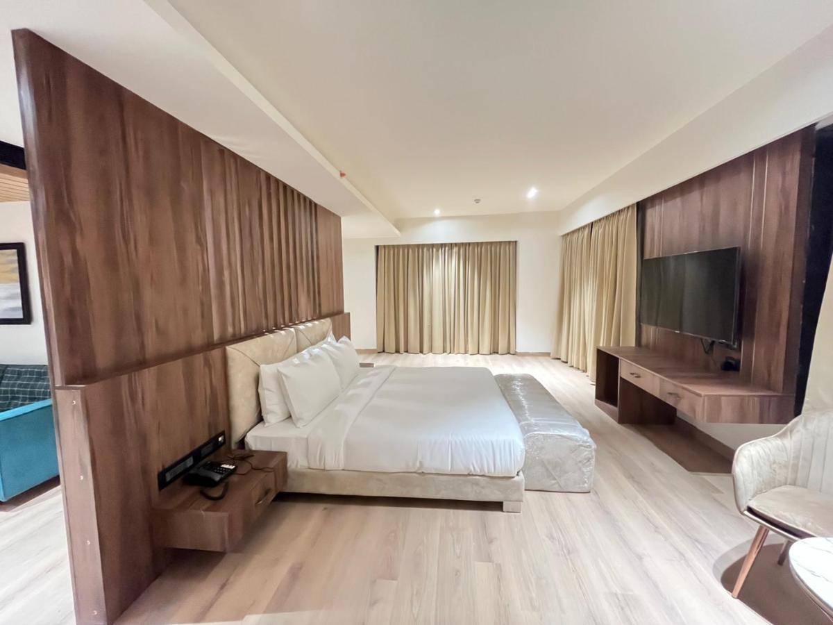 Dayal Gateway Otel Lucknow Dış mekan fotoğraf