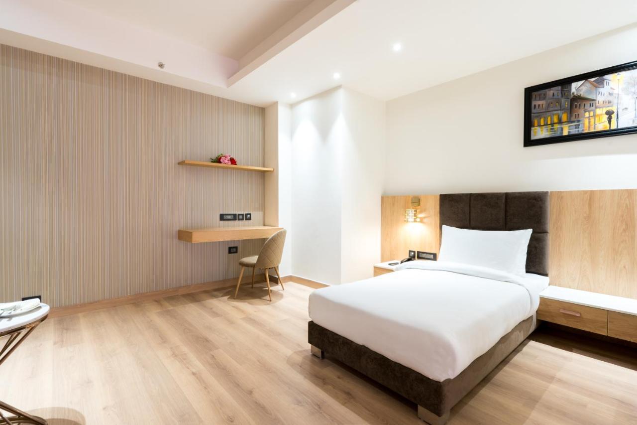 Dayal Gateway Otel Lucknow Dış mekan fotoğraf